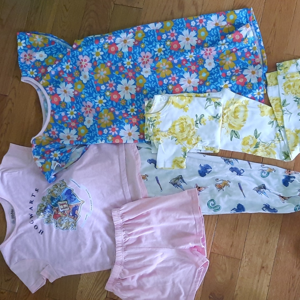 Lot of girls 8/10 pajamas